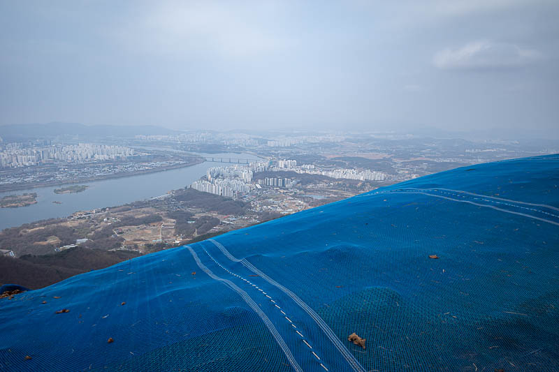 Korea-Seoul-Hiking-Yebongsan - This is a hang gliding launch point. When I arrived here the first time I did this hike, I was surprised by this. There is a strange dirt road that co
