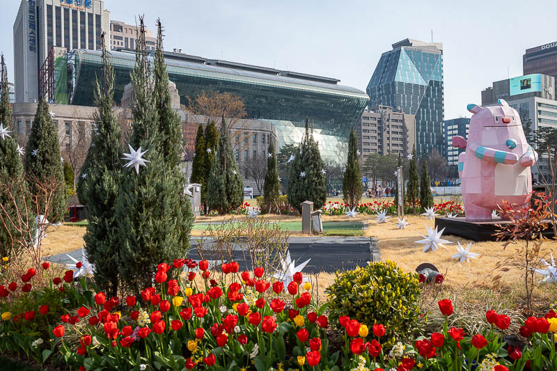 Korea-Seoul-Tomb-Mall - The pink thing is the mascot of Seoul, and spokes-monster of the 'I Soul Seoul' tourism campaign, which replaced the I Seoul U campaign a few years ag