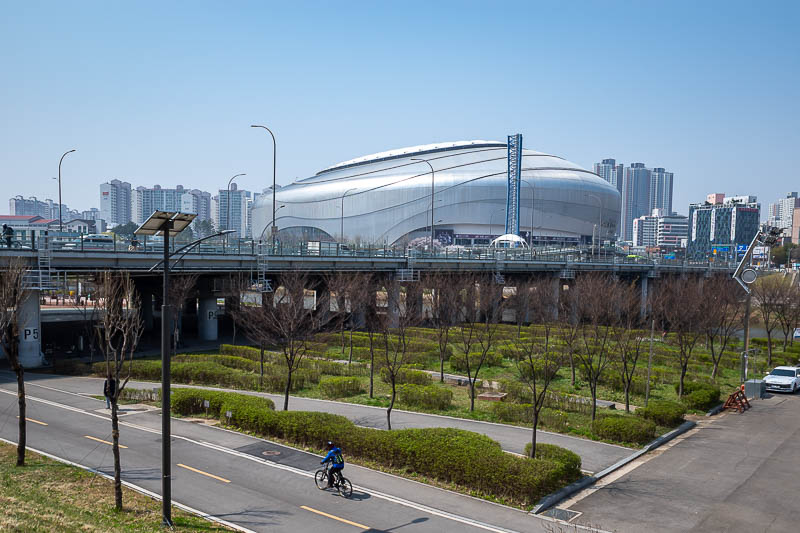 Korea-Seoul-Anyangcheon - Nearby is the skydome, I do not know what sort of things go on under the dome. Maybe it's a megachurch.
