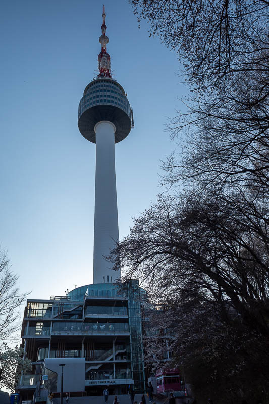 Korea-Seoul-Namsan-Itaewon - Time to head down the far side.