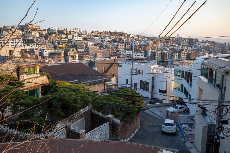 Korea-Seoul-Namsan-Itaewon - Itaewon is where a lot of westerners live. Hence the old style western housing from when there was an army base nearby.