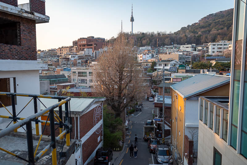 Korea-Seoul-Namsan-Itaewon - All the streets are steep.