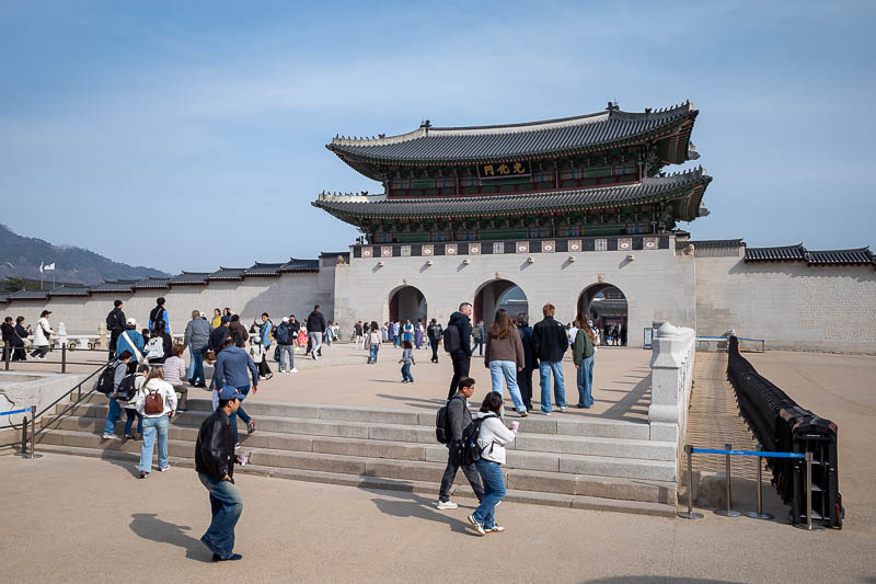 Korea-Seoul-Tomb-Mall - The main palace. I have been there twice before. Last time it was surrounded by construction site walls constructing the ancient walls.