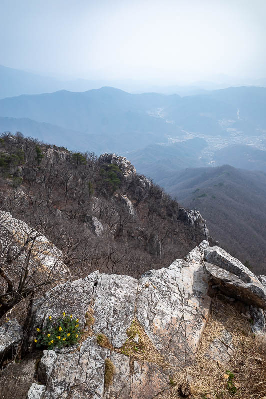 Korea-Seoul-Hiking-Yongmunsan - A different city down there. Not that you can see it.