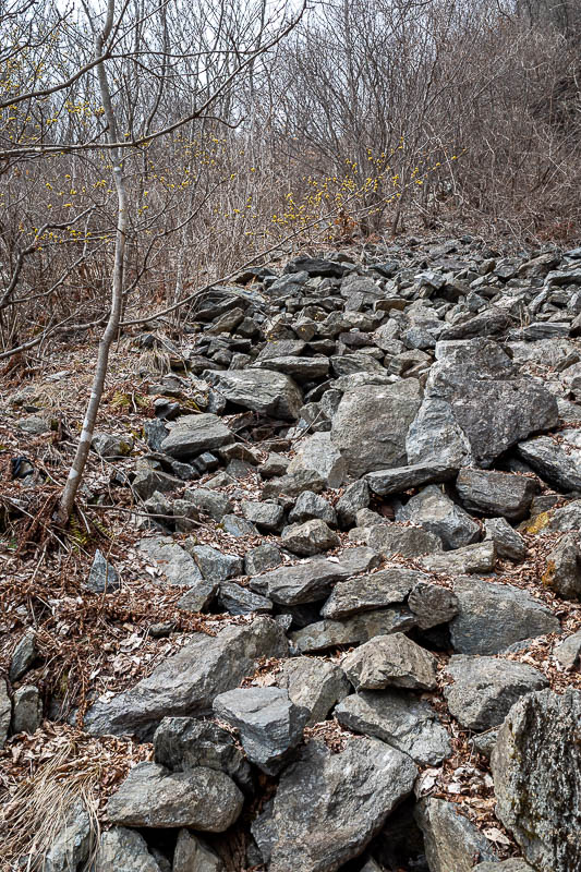 Korea-Seoul-Hiking-Yongmunsan - Not a fortress... just a natural rock flow.