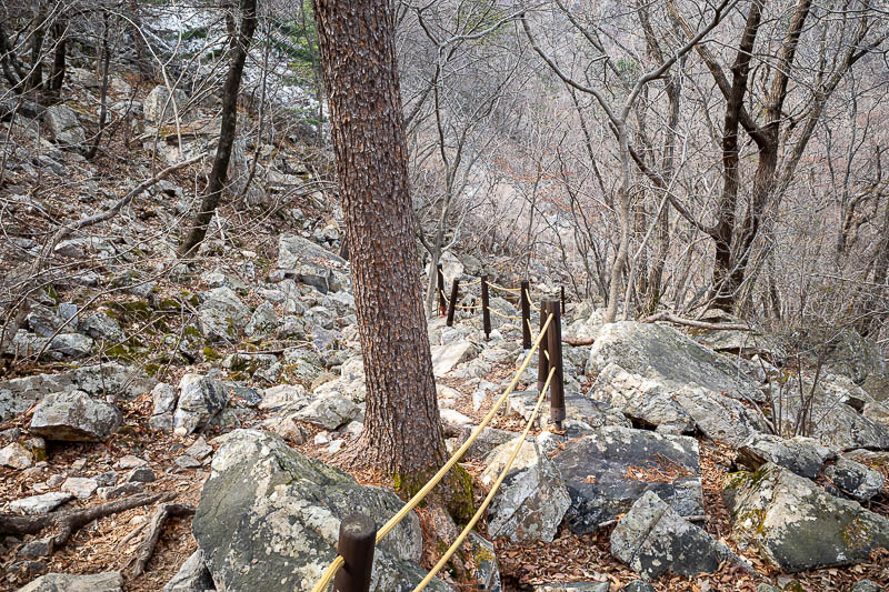 Korea-Seoul-Hiking-Yongmunsan - As you get further down the rocks get a lot bigger. There is not really a trail, just a rope to kind of follow.