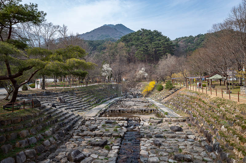 Korea-Seoul-Hiking-Yongmunsan - It is a nice area, lots of gardens and tea houses.