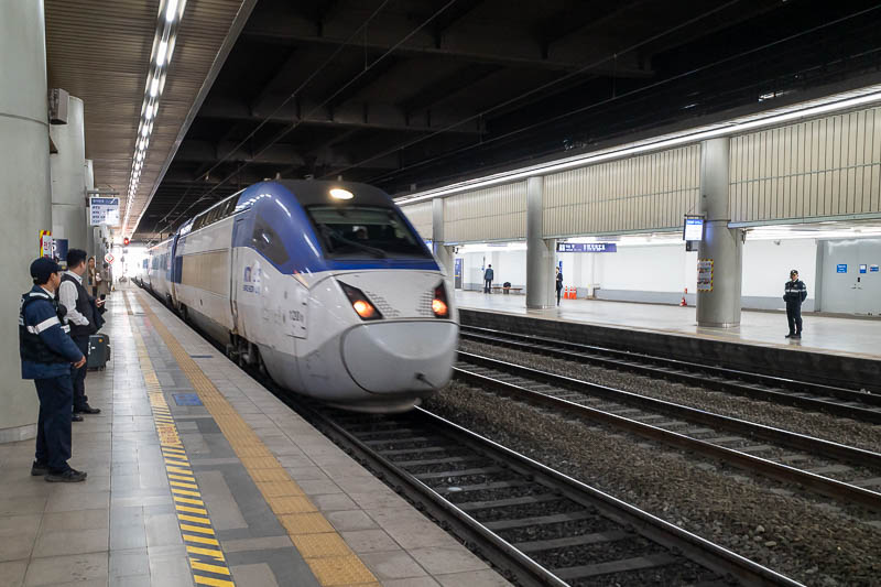 Korea-Seoul-Changwon-Train - Here comes my train.