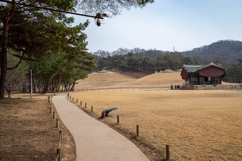 Korea-Seoul-Tomb-Mall - This is another one. They are already looking the same.