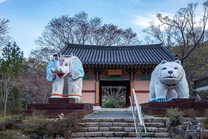 Korea-Changwon-Hiking-Bulmosan - The temple is guarded by a sacred elephant and polar bear, both of which are very common South Korean animals.