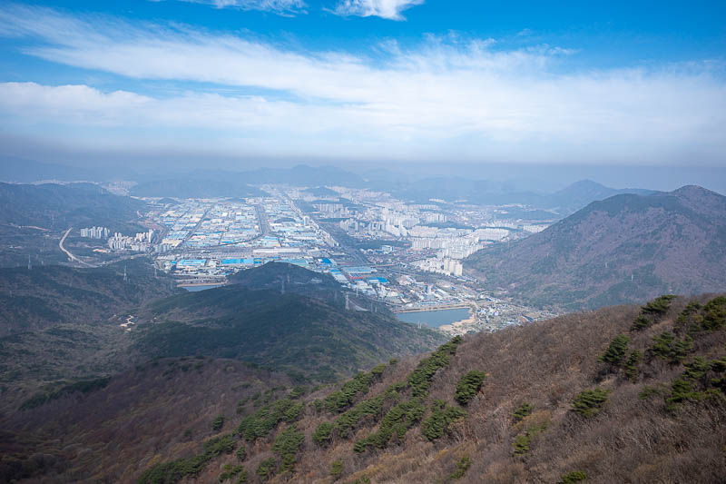 Korea-Changwon-Hiking-Bulmosan - That is the part of Changwon I am staying in. You can see the clear delineation between industrial and residential areas.