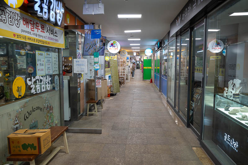 Korea-Changwon-Mall - It is very strange inside, lots of little narrow laneways shooting off the main indoor/outdoor areas.