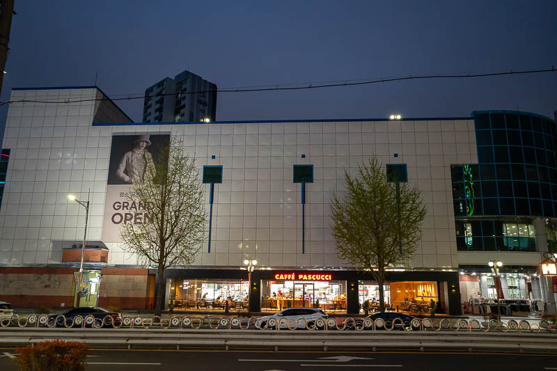 Korea yet again for the 7th time - March and April 2026 - I then realised about a km away there was a phantom other department store. So obviously I had to go there to complete the photos of large box like bu