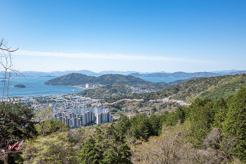 Korea-Changwon-Hiking-Jinhae - After climbing up quite high at the start, I actually then spent a couple of hours going down hill.
