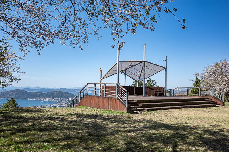 Korea-Changwon-Hiking-Jinhae - This is the point where I will about face and head up a real hiking path. As there were a few stairs to get up to here, no one else walking along the 