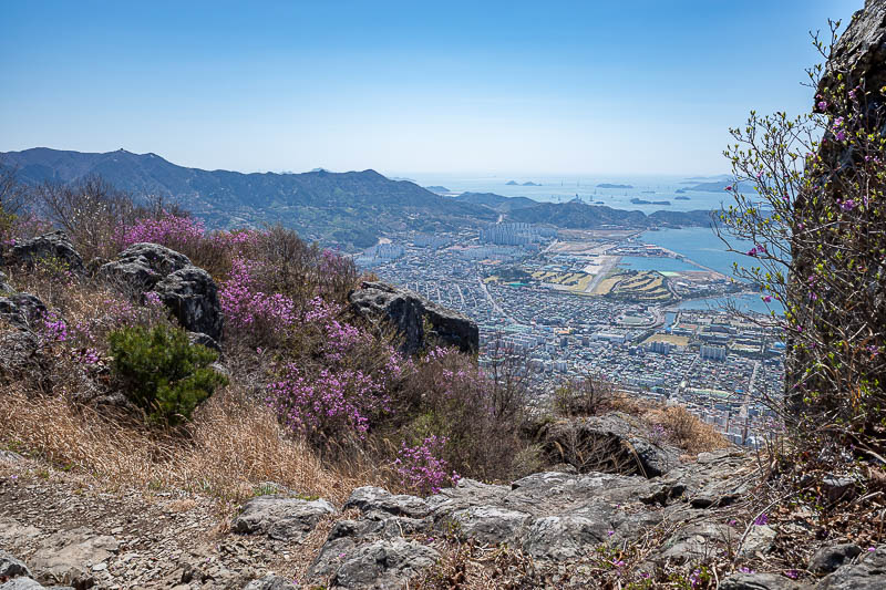 Korea-Changwon-Hiking-Jinhae - The runway at the airbase is surrounded by golf course on both sides. It may actually only be for helicopters these days, does not look long enough fo