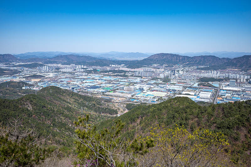 Korea-Changwon-Hiking-Jinhae - Right before embarking on the steep trail down, I briefly studied the map to see if I should just walk back to Changwon. I decided against it because 