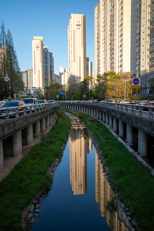 Korea-Changwon-Sangnam-Pasta - Hmm, it became a bit too much of an actual drain, although the reflection is good.