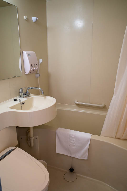 Korea-Changwon-Daejeon-KTX - And the bathroom, exactly the same, but mirrored.