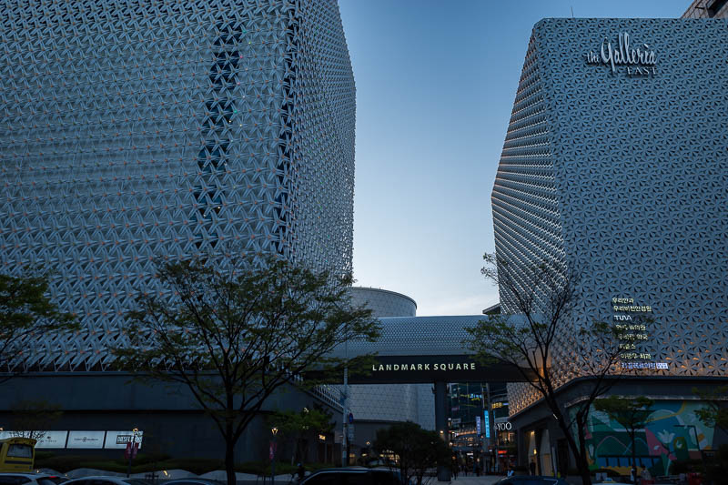 Korea-Daejeon-Dunsan - As you can see, there are a few buildings joined by elevated walkways. They have decided to go with the overused name of 'galleria'.
