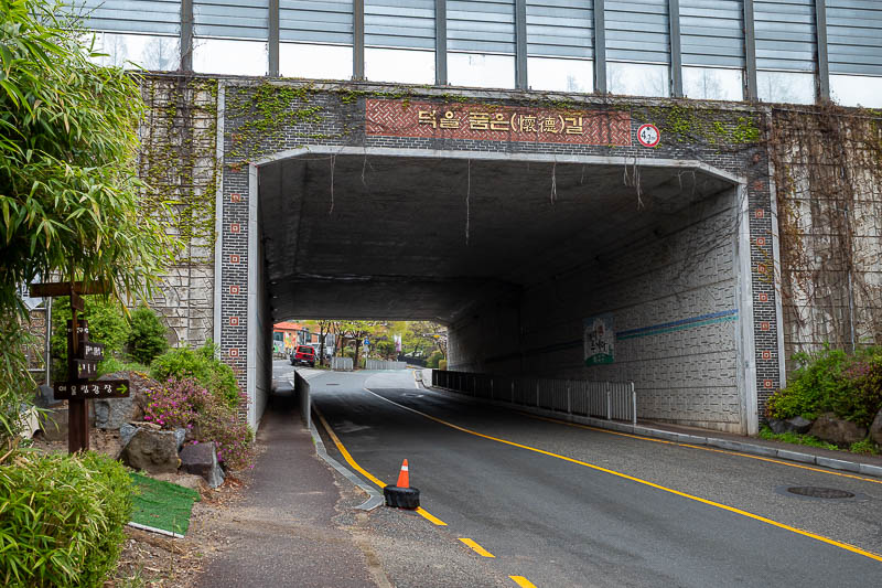 Korea-Daejeon-Hiking-Gyejoksan - Last time I took a subway and then a bus, today I took just a bus which went right to where I wanted to start today, in the same place as 7 April 2019