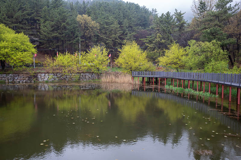 Korea-Daejeon-Hiking-Gyejoksan - If I recall, this used to be a spot where you pay to fish, now it is a public park.