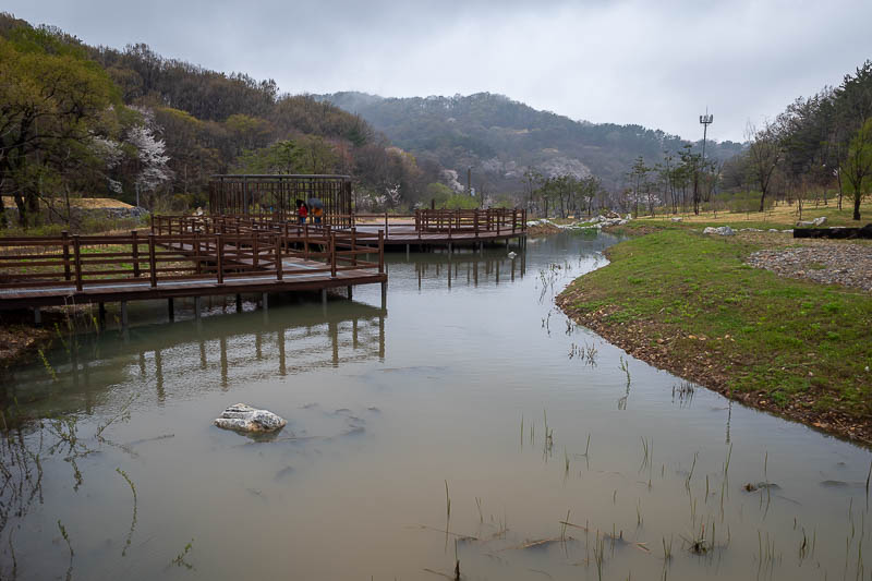 Korea-Daejeon-Hiking-Gyejoksan - Instead I entered via the main entrance to the red clay trail park. Lots of parking and landscaping.