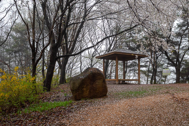 Korea-Daejeon-Hiking-Gyejoksan - There are a few spots to stop for a rest, also a few toilets.