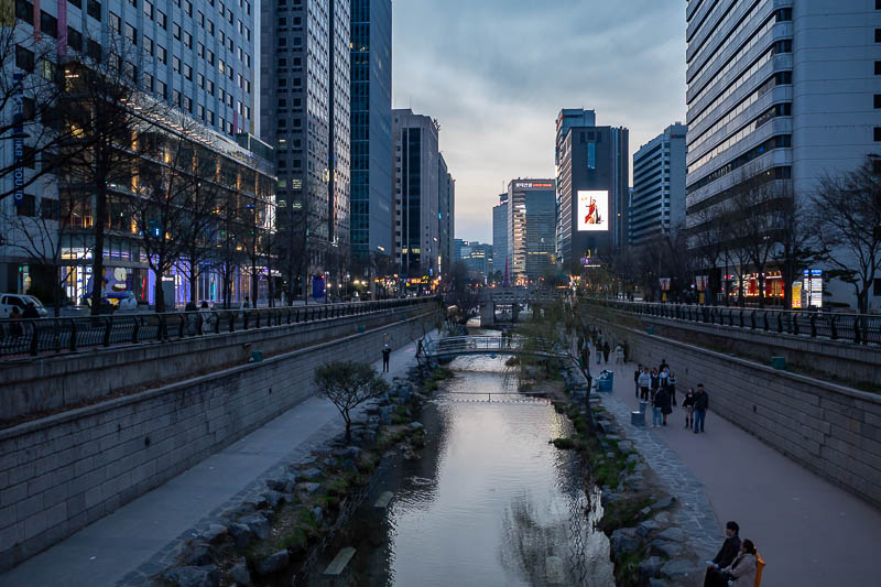 Korea-Seoul-Myeongdong-Cheonggyecheon - Now of course, there would not be just one drain pic, so here is another. I am a bit late for peak sunset.