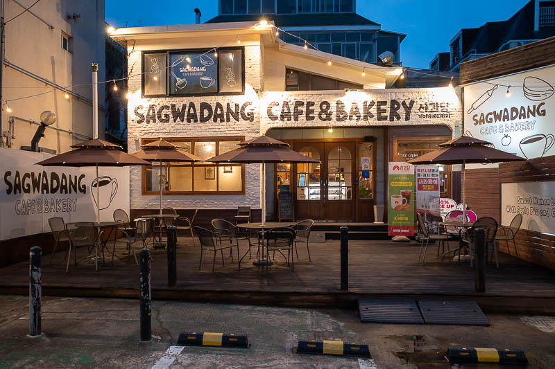 Korea-Daejeon-Seogu-Food - I think I mentioned that the main thing Daejeon is famous for is a bakery that is near the Daejeon train station, I went past it last night, there was