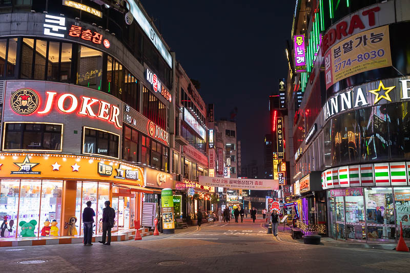 Korea-Daejeon-Seogu-Food - I headed back to a busy night lift area in the hunt for a dinner venue that would serve me at 8pm.