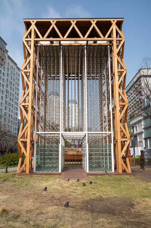 Korea-Daejeon-Yuseong-Market - The wooden frame is an addition to when I was last here.