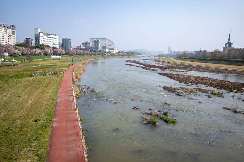 Korea-Daejeon-Yuseong-Market - Dirty feet
