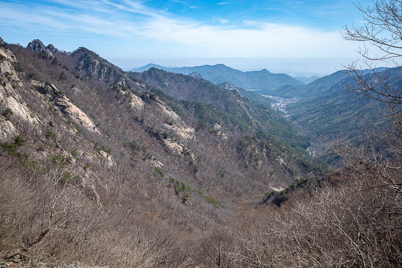 Korea-Daejeon-Hiking-Gyeryongsan - Now to head down there.
