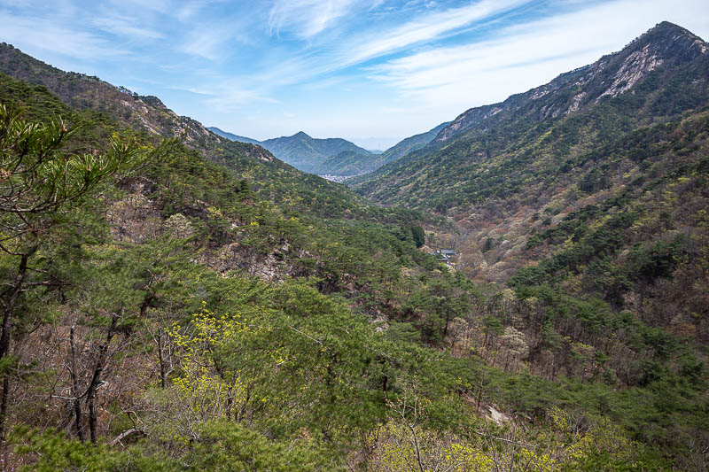 Korea-Daejeon-Hiking-Gyeryongsan - Almost back down to the valley floor.