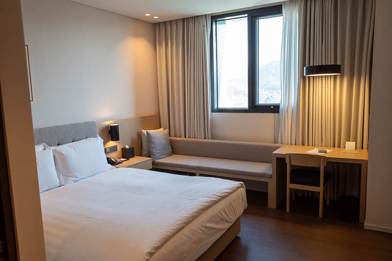Korea-Daejeon-Jeonju-KTX - Now for the hotel pics, first my bed, desk and couch. The entrance area I am standing in is very large, as big as some hotel rooms in Japan probably.