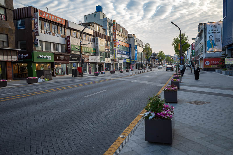 Korea-Jeonju-Kimchi - Check out the great clouds. Excellent light for this photo. The sunset looked good too but I could not find a clear view.