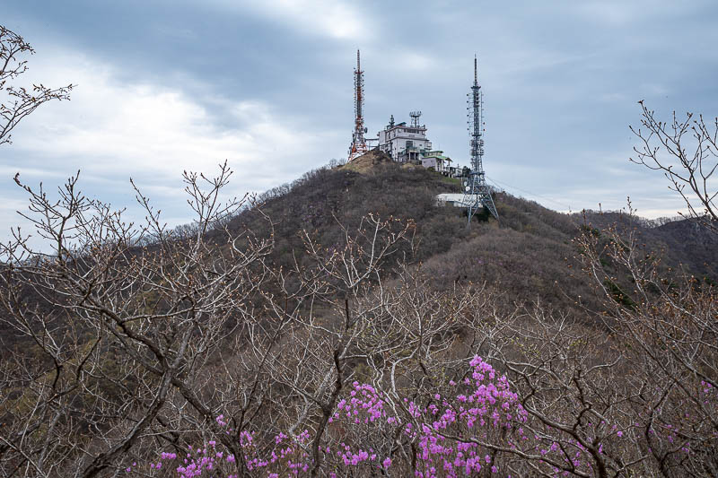 Korea-Jeonju-Hiking-Moaksan - Getting closer.