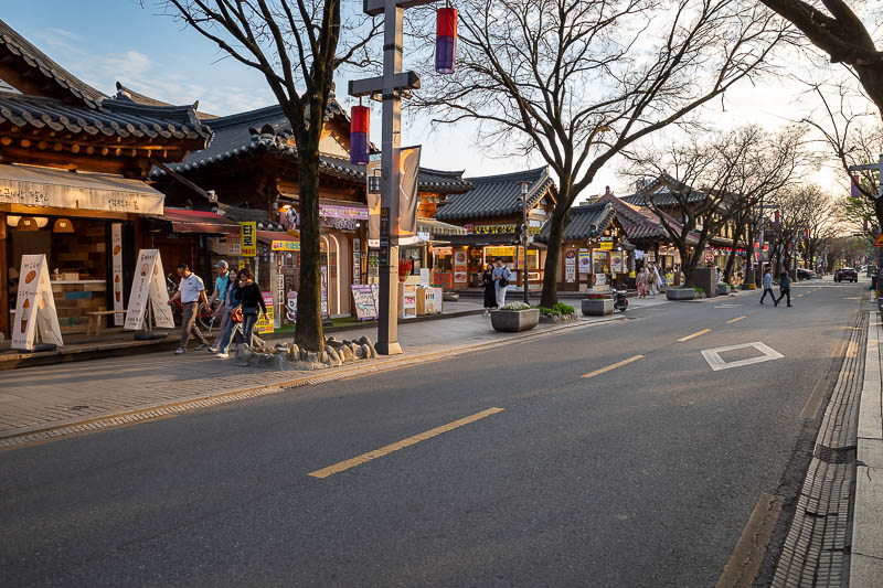 Korea-Jeonju-Hanok - Very similar to Gyeongju from my previous Korea trip, only more trees here.