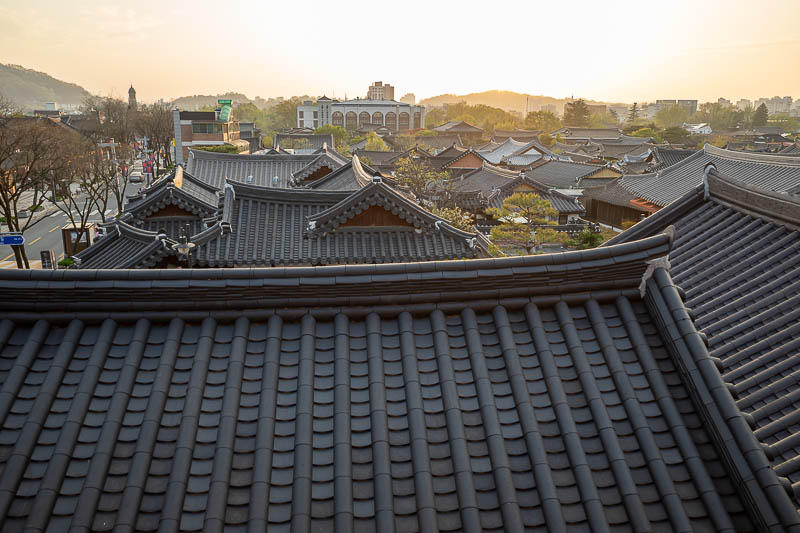 Korea-Jeonju-Hanok - From atop the public toilet, a view of the village itself.