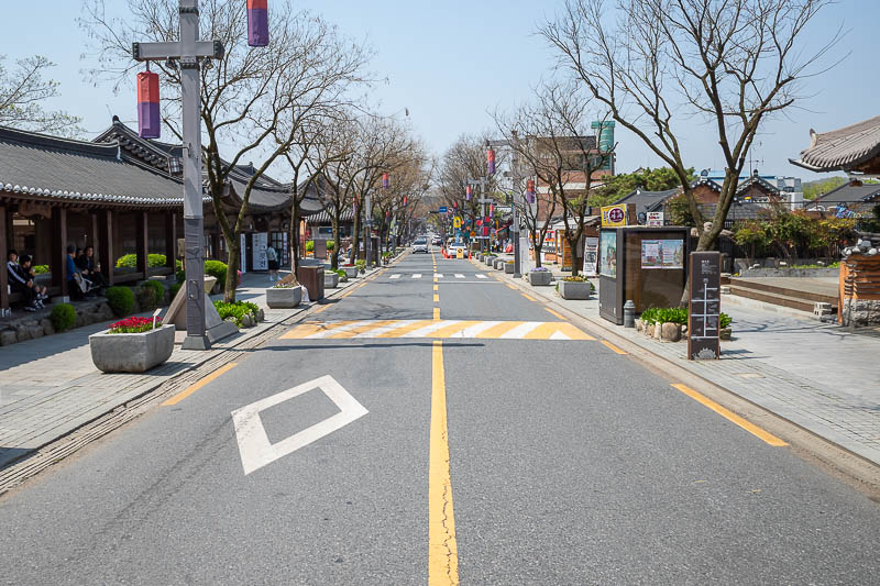 Korea yet again for the 7th time - March and April 2026 - Not too busy yet even at lunch time, some cafes only open after lunch.