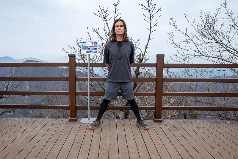 Korea-Seoul-Hiking-Soyosan - First stance. I have new shoes.