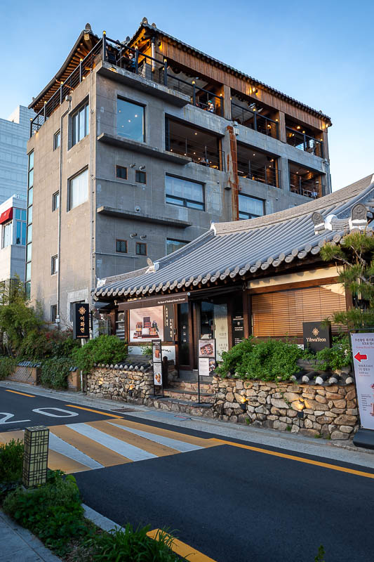 Korea-Jeonju-Hanok-Bulgogi - OK, last one of the hanok village is a fitting end, a giant multi level cafe, this one has no windows, you can fall right out of it.