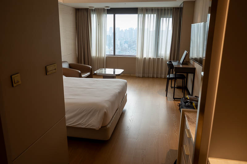 Korea-Jeonju-Seoul-KTX - Now for the exciting hotel room photos, and I have outdone myself. This is Hotel Eliena in Seoul Gangnam. As far as I can tell it is not part of a cha