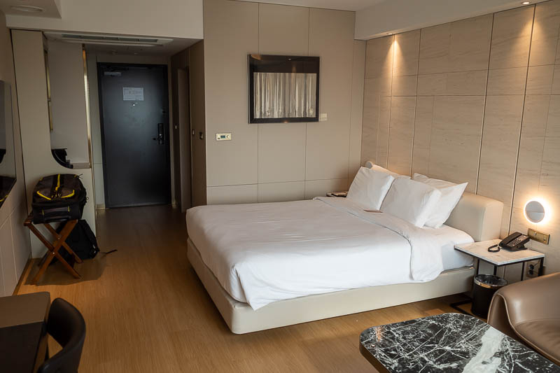 Korea-Jeonju-Seoul-KTX - The main fault is that the work desk, part of which is showing on the bottom left here, has no power points, I now have a power cord running across th