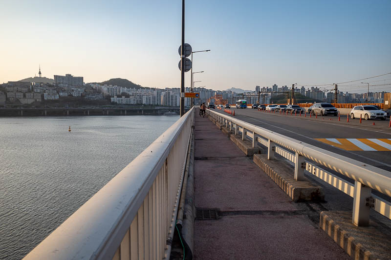 Korea-Seoul-River-Poke - I can walk over this bridge, not tonight.