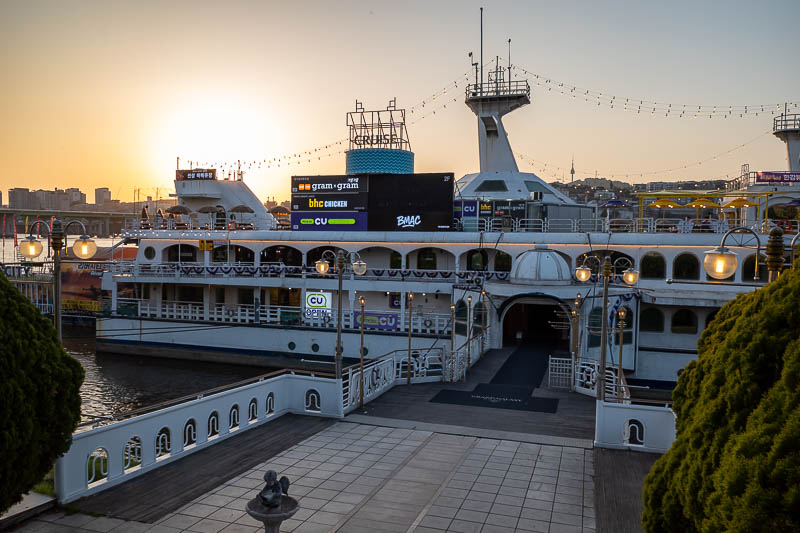 Korea-Seoul-River-Poke - These are not boats anymore. They may never have been actual boats, the next one as you shall see definitely is not. It is filled with restaurants and