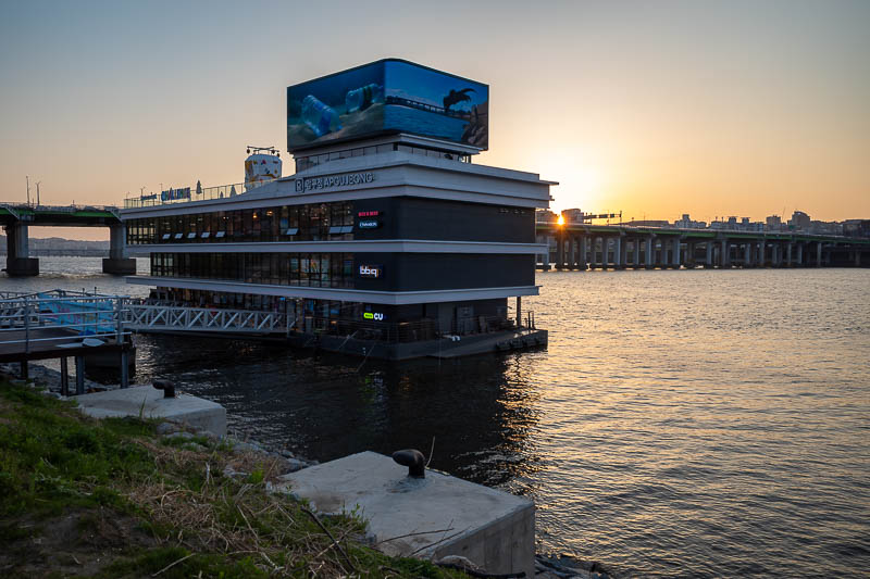 Korea-Seoul-River-Poke - This one was definitely never a boat. Like I said, they recently tried to re-launch a ferry service across the river, a bit like the star ferry in Hon