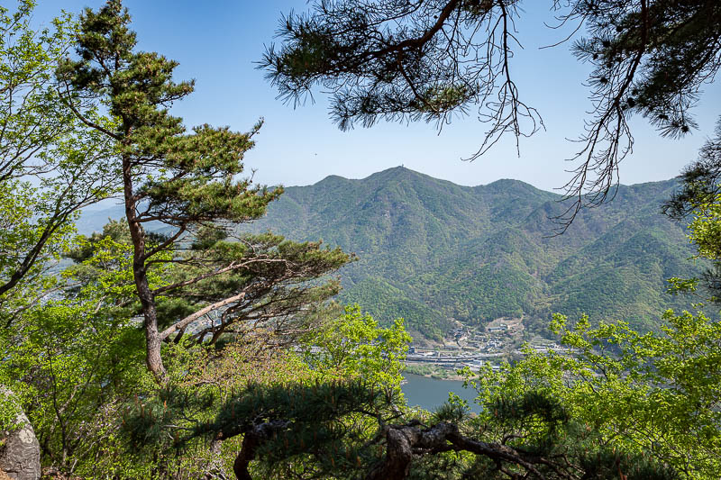 Korea-Seoul-Hiking-Geomdansan - First view of the day. Squint at the very centre of the screen and you can see the observatory across the river, which was a feature on the first hike