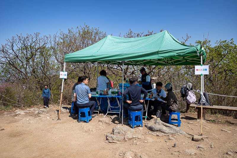 Korea-Seoul-Hiking-Geomdansan - Another noodle stand.